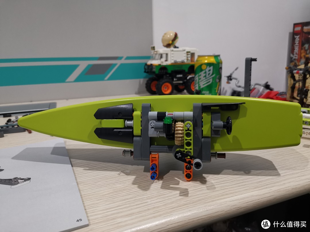 LEGO 科技机械组系列 42105 漂浮双体船 评测