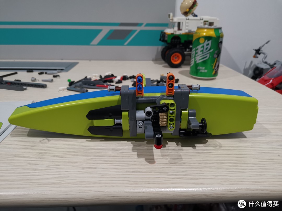 LEGO 科技机械组系列 42105 漂浮双体船 评测