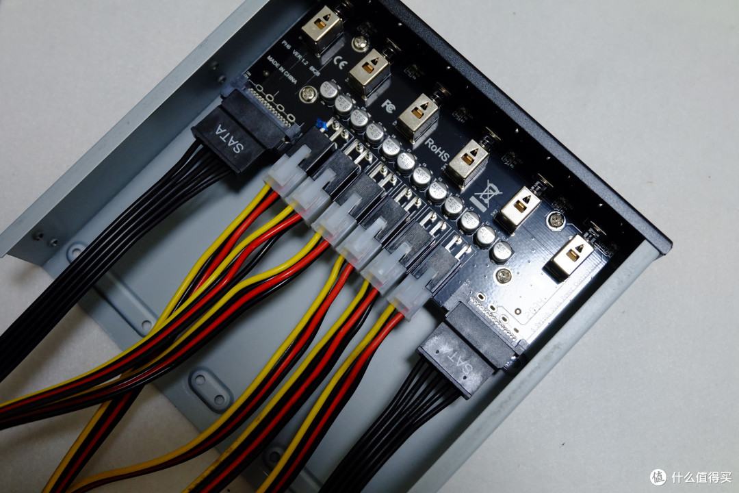 改造老电脑，让它成为一个8盘位的大容量下载存储器