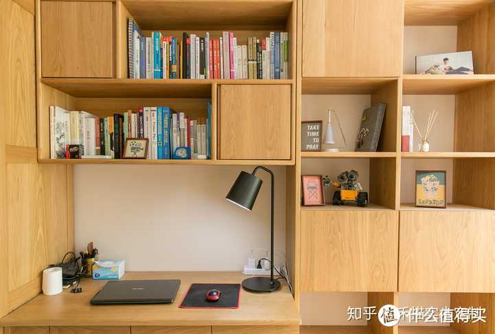 整面墙的书柜有哪些好看的造型？