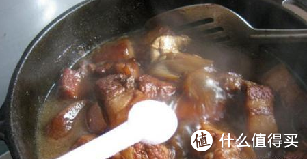 红烧肉怎么做？红烧肉加上这两种原料炖，加上这两种原料，肉软烂.不肥腻