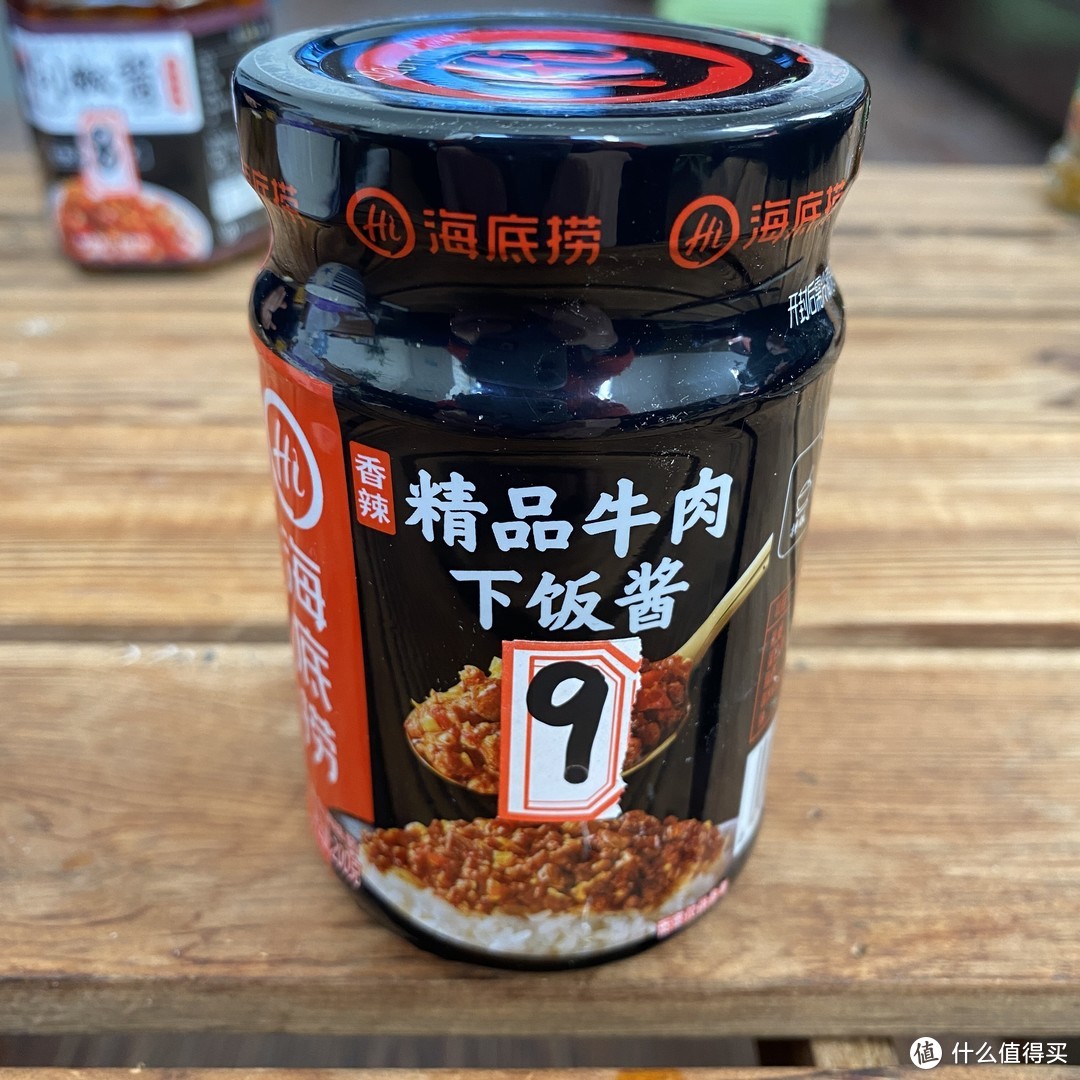 海底捞出品的拌饭酱，包装什么对得起品牌