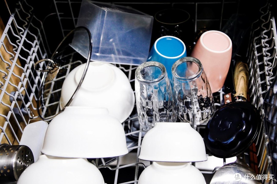 洗碗机不仅要洗得净，更要洗得干：国货之光海尔智能开门烘干消毒洗碗机