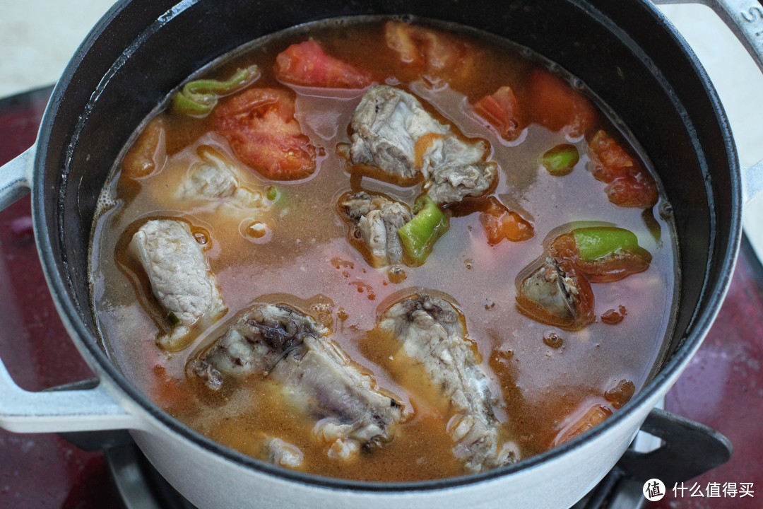 大冷天我家经常炖这汤，荤素搭配尤其开胃，暖融融的一锅喝个精光