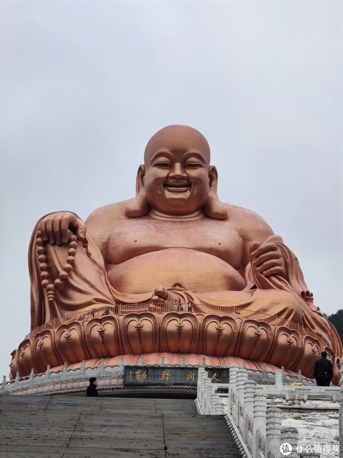 风景区内的弥勒佛像,怎么感觉萌萌哒的样子