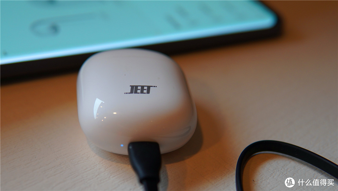 都在致敬AirPods，这款耳机有点新意思——JEET ONE真无线蓝牙耳机
