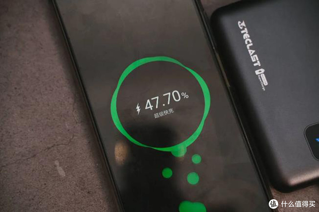 台电X10Pro充电宝测评：双向快充，比iPhone更小更轻