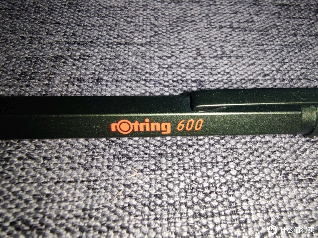 rotring和600标志，感觉这支挺清晰，应该看批次和仓库保存，有的会有点花。