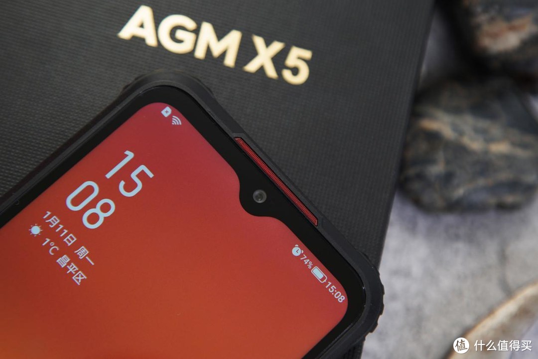 首款5G户外手机是什么水平？ 防尘防水防摔的AGM X5测评