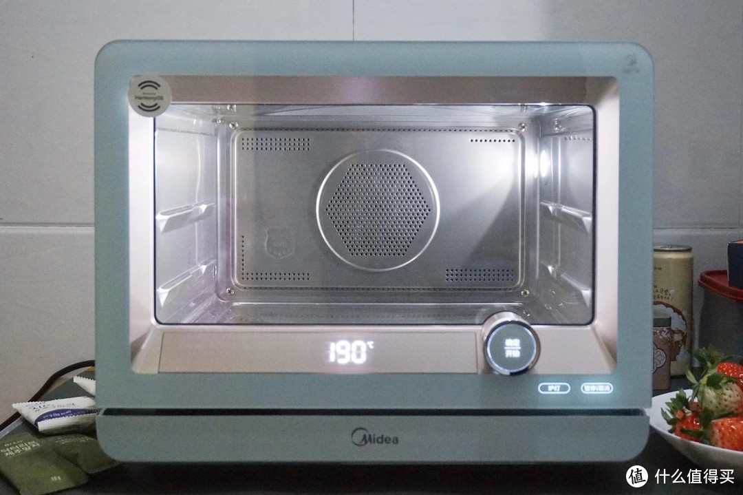 在家也能做烧烤玩烘焙，厨房全能选手——美的鸿蒙燃卡料理炉