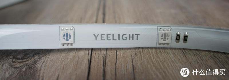 给电脑桌面增光添彩！Yeelight显示器挂灯PRO上手体验