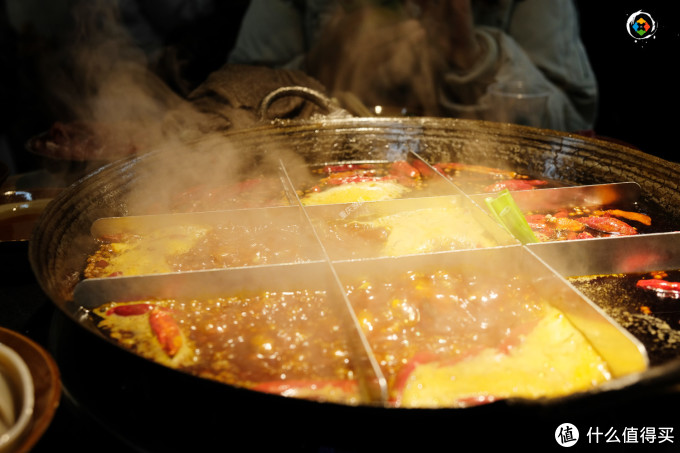 带外地人吃重庆老火锅老居民楼里的微辣体验却吃得满头大汗