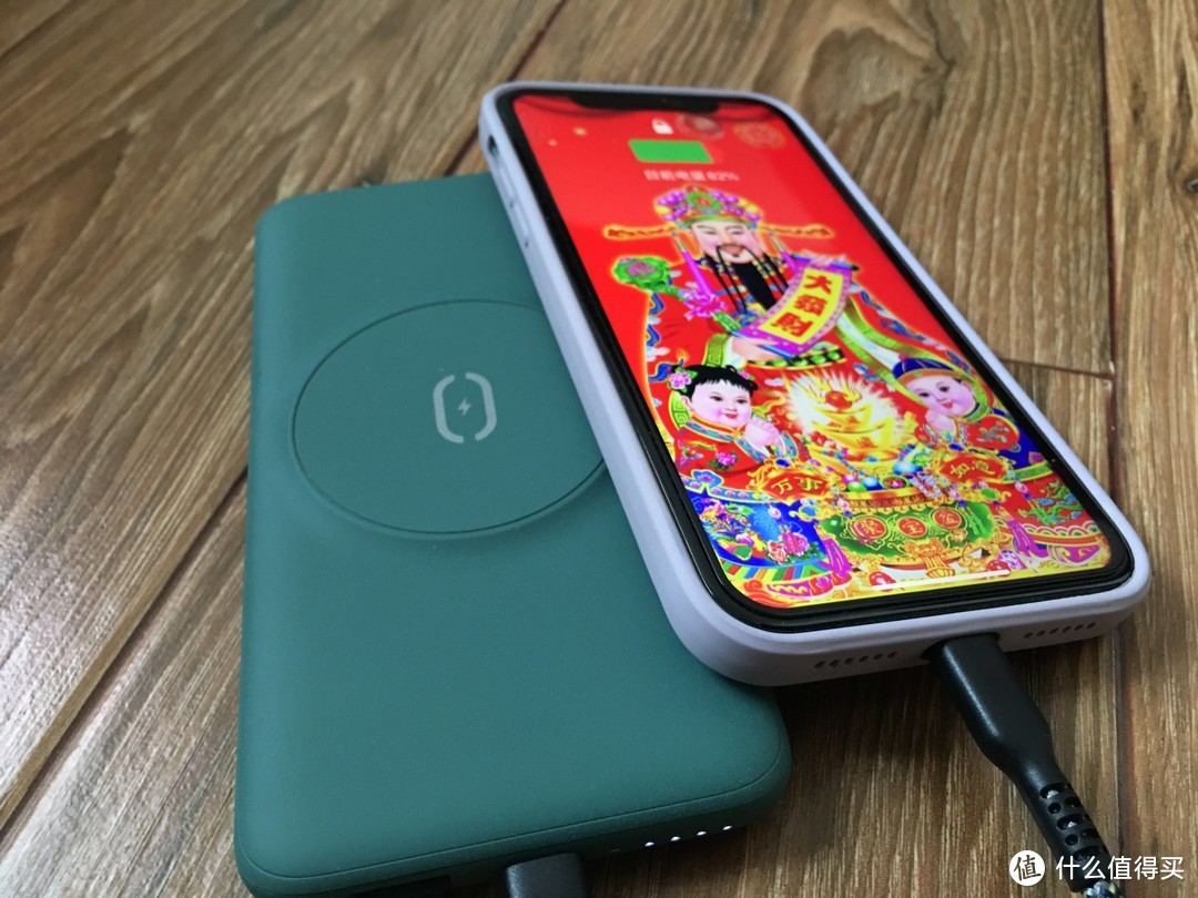 iphone12无线快充时代来临？麦多多磁吸无线充电宝简易评测