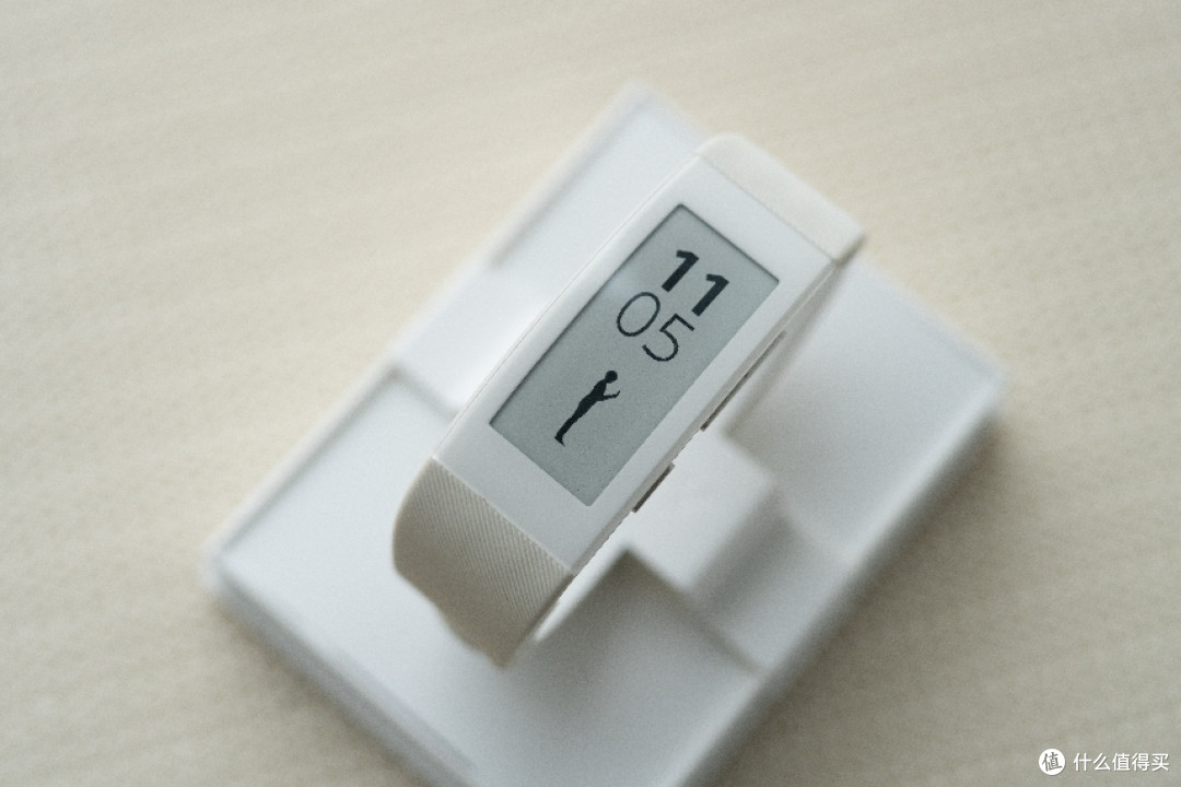 讲一讲索尼的墨水屏智能手环swr30