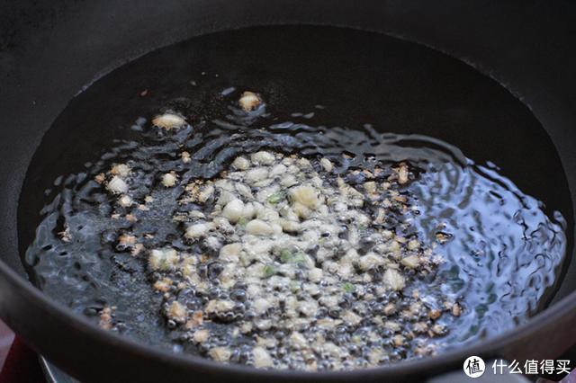 这菜看着不起眼，营养价值极其丰富，简单炒一炒，口感鲜脆美味！