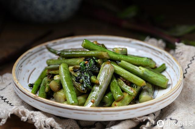 这菜看着不起眼，营养价值极其丰富，简单炒一炒，口感鲜脆美味！