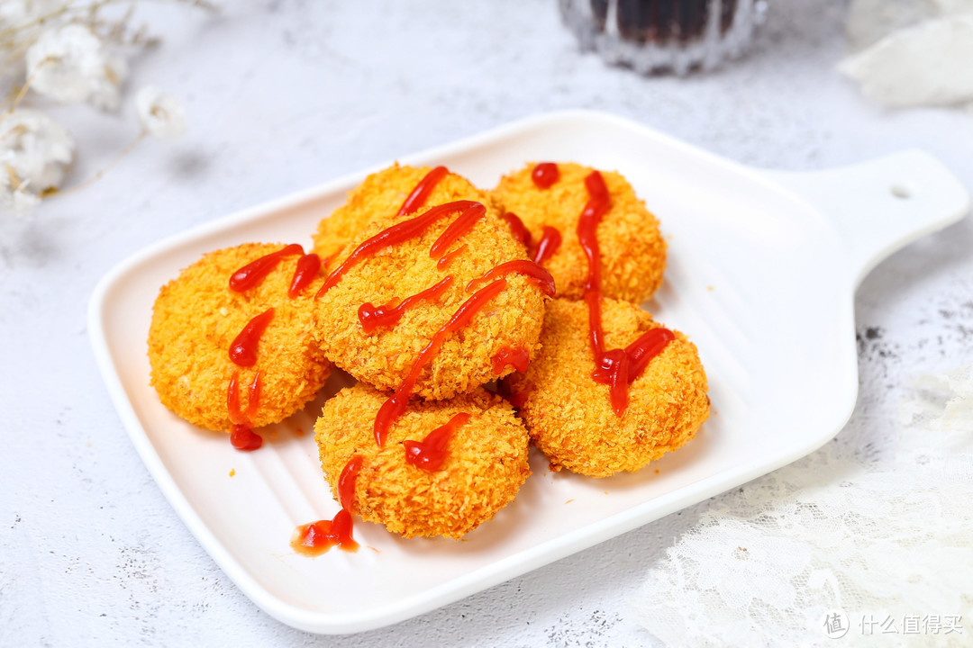 盐少许 黑胡椒粉适量 蛋清1个 玉米淀粉2大勺 鸡蛋1个 面包糠适量