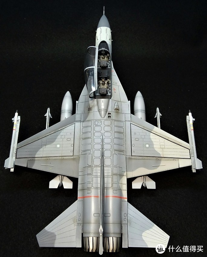 我的小收藏AFV 1/48 F-CK-1D 经国号战斗机