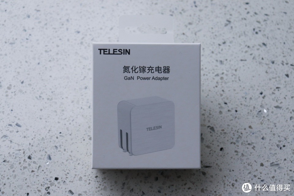 体积小巧，充电快捷——TELESIN 65W氮化镓充电头