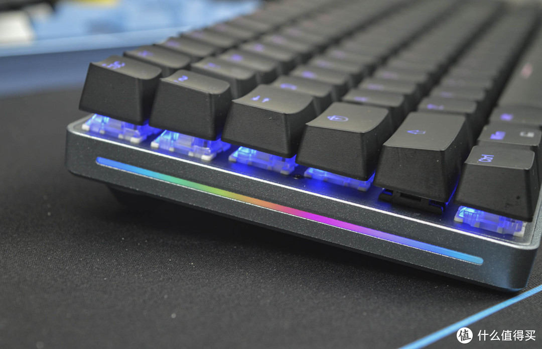 DarmoShark全铝机身键盘K1+GN1轻量化无线洞洞鼠套装开箱