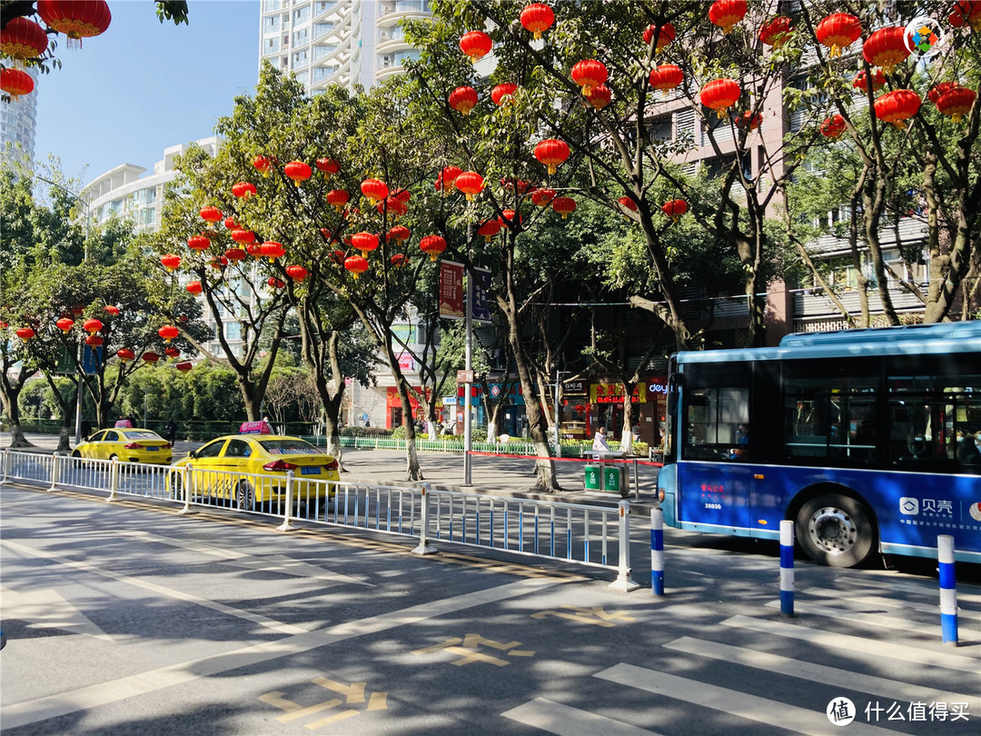 在重庆烤肉店里吃蚕蛹，老板不小心说漏嘴：我自己从来不吃