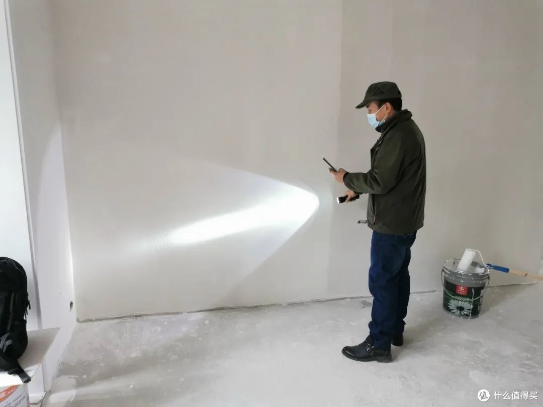 蔡新贵说,在装小蜜做监理久了,有时候会觉得自己是一只蜜蜂.