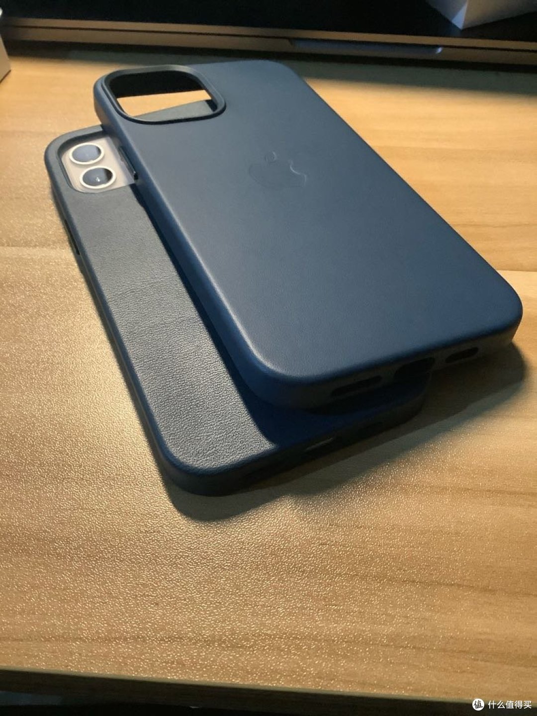 iphone12原装皮革壳vs仿品