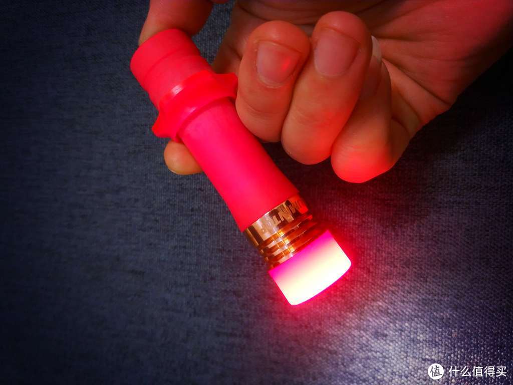 夜光的手电很靓丽且还很好用？看雷明兔Gift-G1随身小手电！