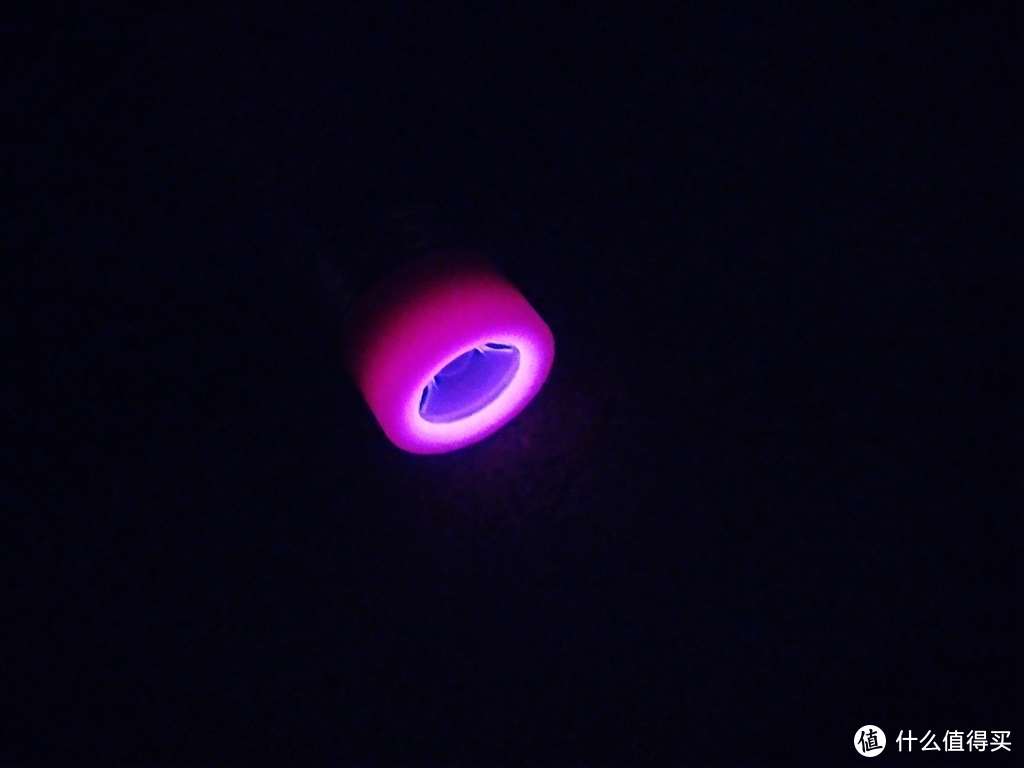 夜光的手电很靓丽且还很好用？看雷明兔Gift-G1随身小手电！