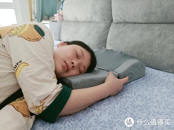 「枕眠+按摩」锐珀尔睡眠智能多功能按摩枕