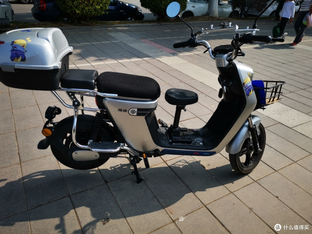 雅迪欧睿再次加装(儿童座椅, t6尾转弯灯,点焊21700锂电池等)