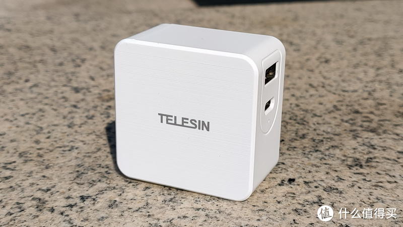多协议快充之选 - TELESIN 65W氮化镓充电器