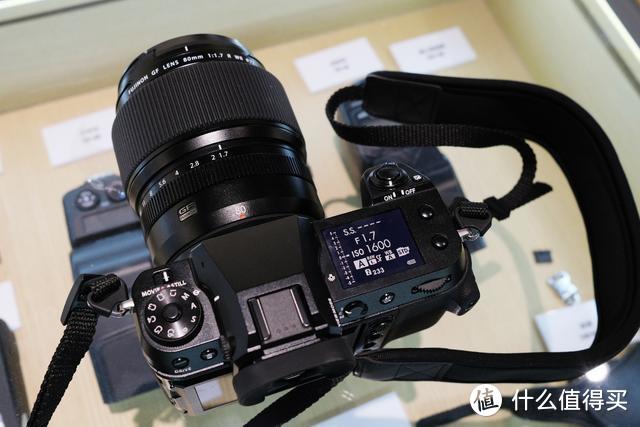轻便与画质的双重优势 富士中画幅无反相机GFX100S正式发布
