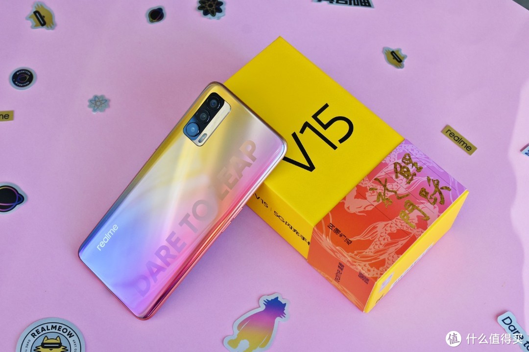 realme V15首发开箱，千元机用上50W闪充，首批购买还有机会免单