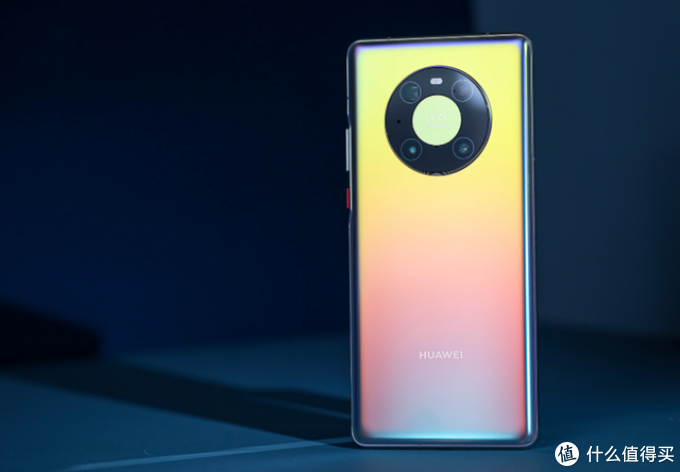 华为mate40 pro, mate40 pro 华为mate40 pro系列价格6499元,与三星