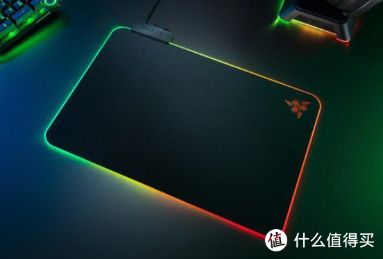 万物皆可RGB！来自雷蛇的概念级游戏椅