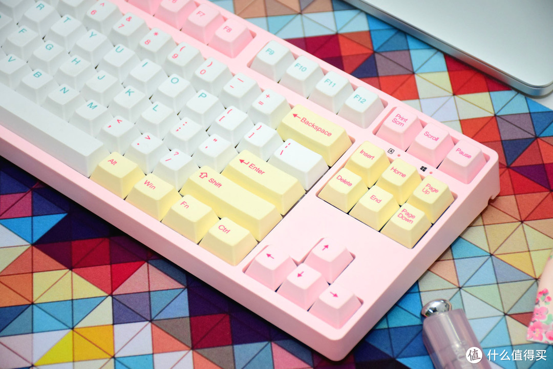 粉色小清新，有被甜到——GANSS HS87D白桃机械键盘晒物