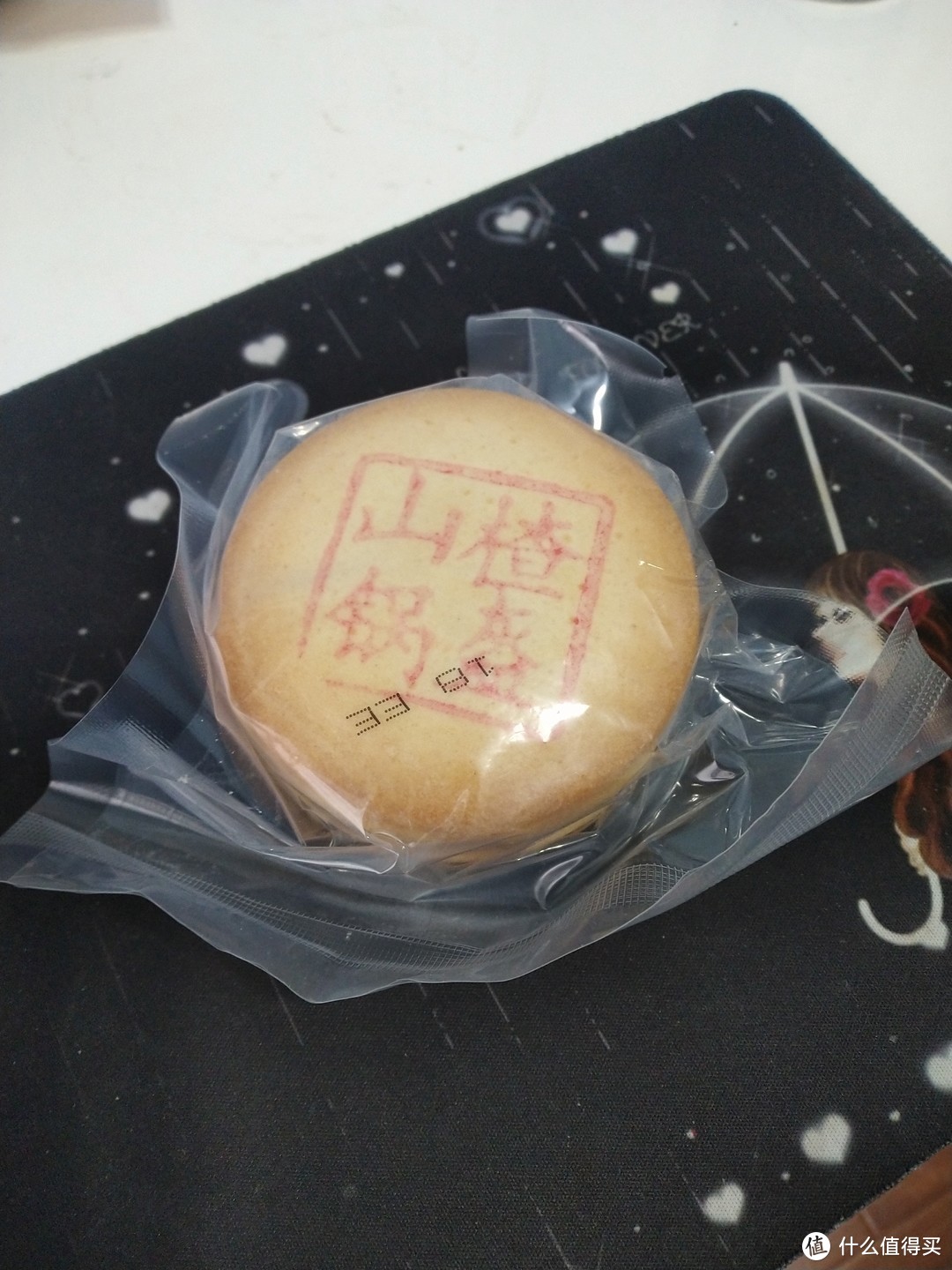 京稻有个塑料外包装，内包装是塑料袋吸塑封装，一袋三枚。