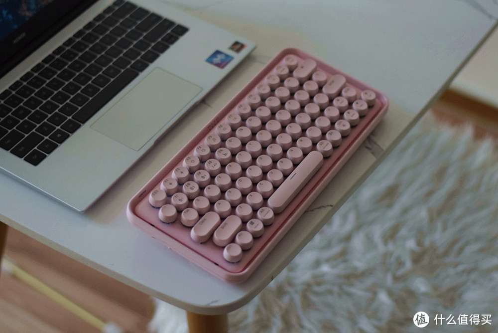 国产“复古”键盘开箱，仿打字机设计，网友：爱了爱了