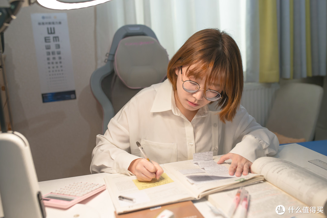 学习娱乐两不误！晒一晒我的工作、学习、娱乐桌面照明好物~爱德华医生护眼灯