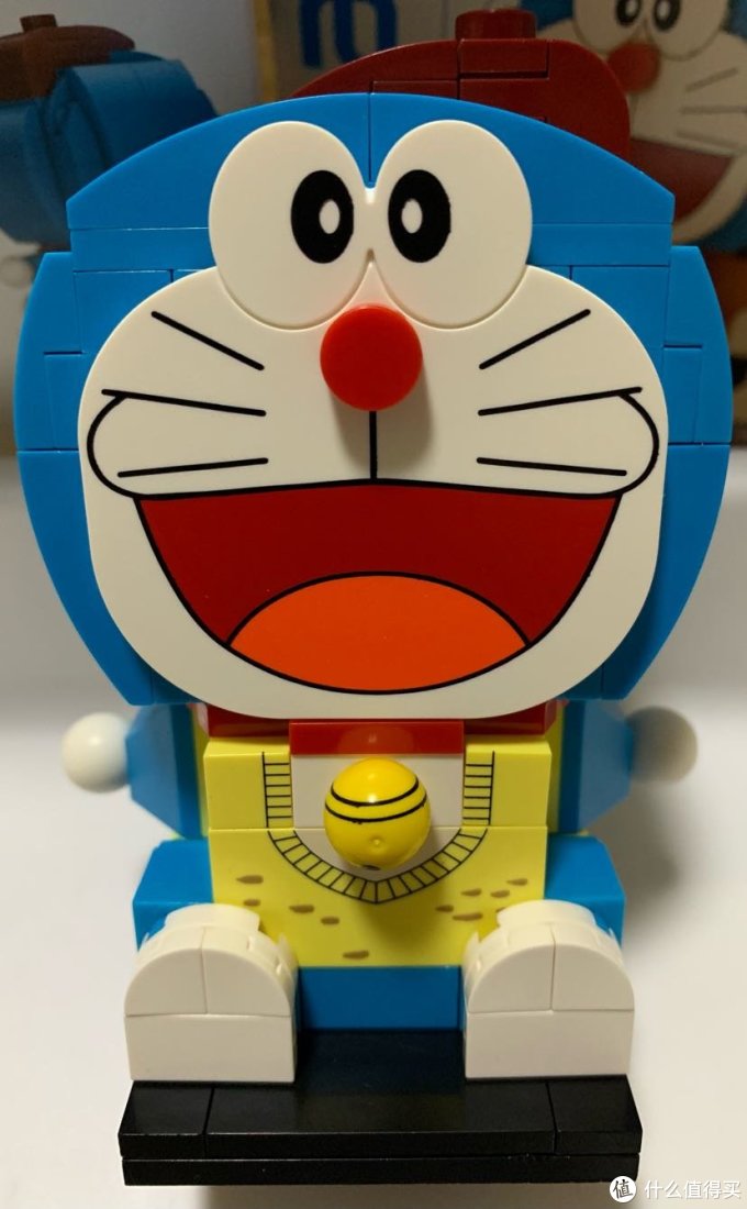 正面侧面侧面背面机器猫哆啦a梦又多了一件服装呢!