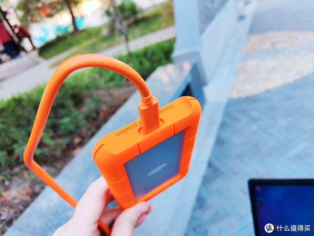 颜值和耐用性并重，旅行拍摄的好伙伴 - LaCie Rugged USB-C 三防移动硬盘