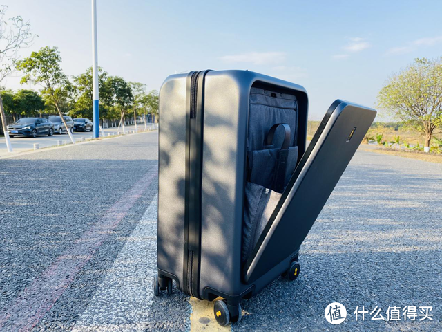 2021出差专用行李箱—地平线8号前开盖拉杆箱 听说还能充电？