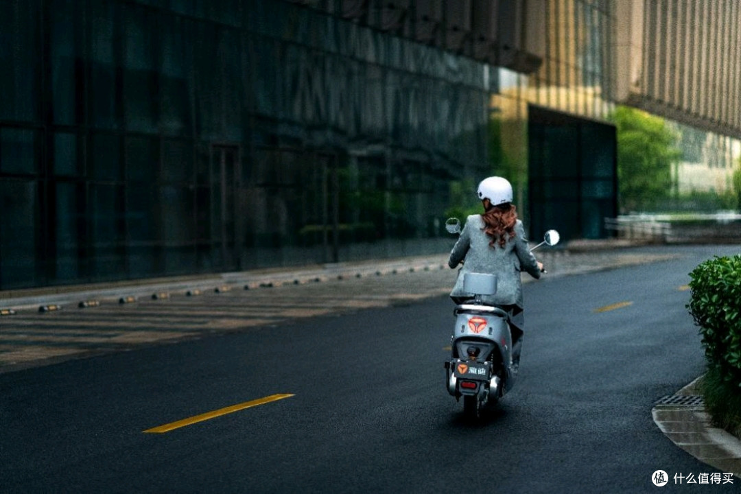 电动车什么牌子的好上班通勤就选雅迪冠能m8