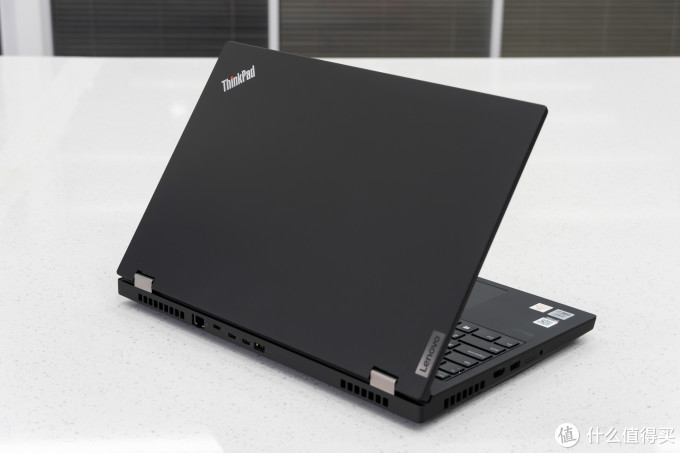 thinkpad p15t15g(以下简称p15)在继承上一代p5x产品设计的同时,也有