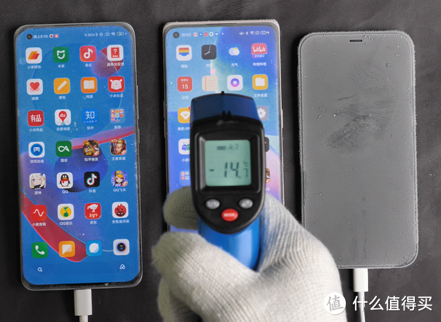 把手机冻傻了？零下30度的极限测试，这三台手机表现完全不同