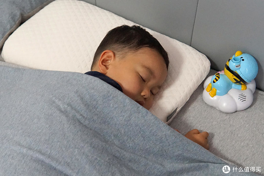 宝宝睡觉的好伙伴，绘睡儿童硅胶可调枕头轻体验