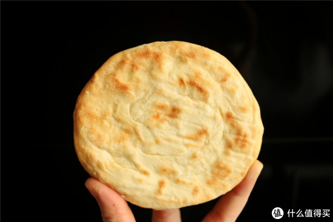 小年到了年味浓了香酥美味的烧饼出炉了这就是幸福呀