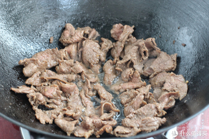 广东人喜欢用牛肉炒鸡蛋嫩滑美味又营养做法不难轻松几步搞定