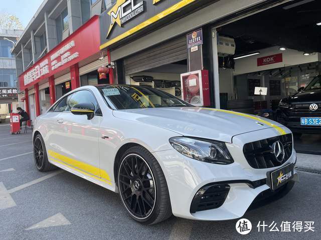 雷霆之驭，尽致尽美！AMG E53Coupe升级23P智能驾驶辅助系统、OLED旋钮、陶瓷蓝等